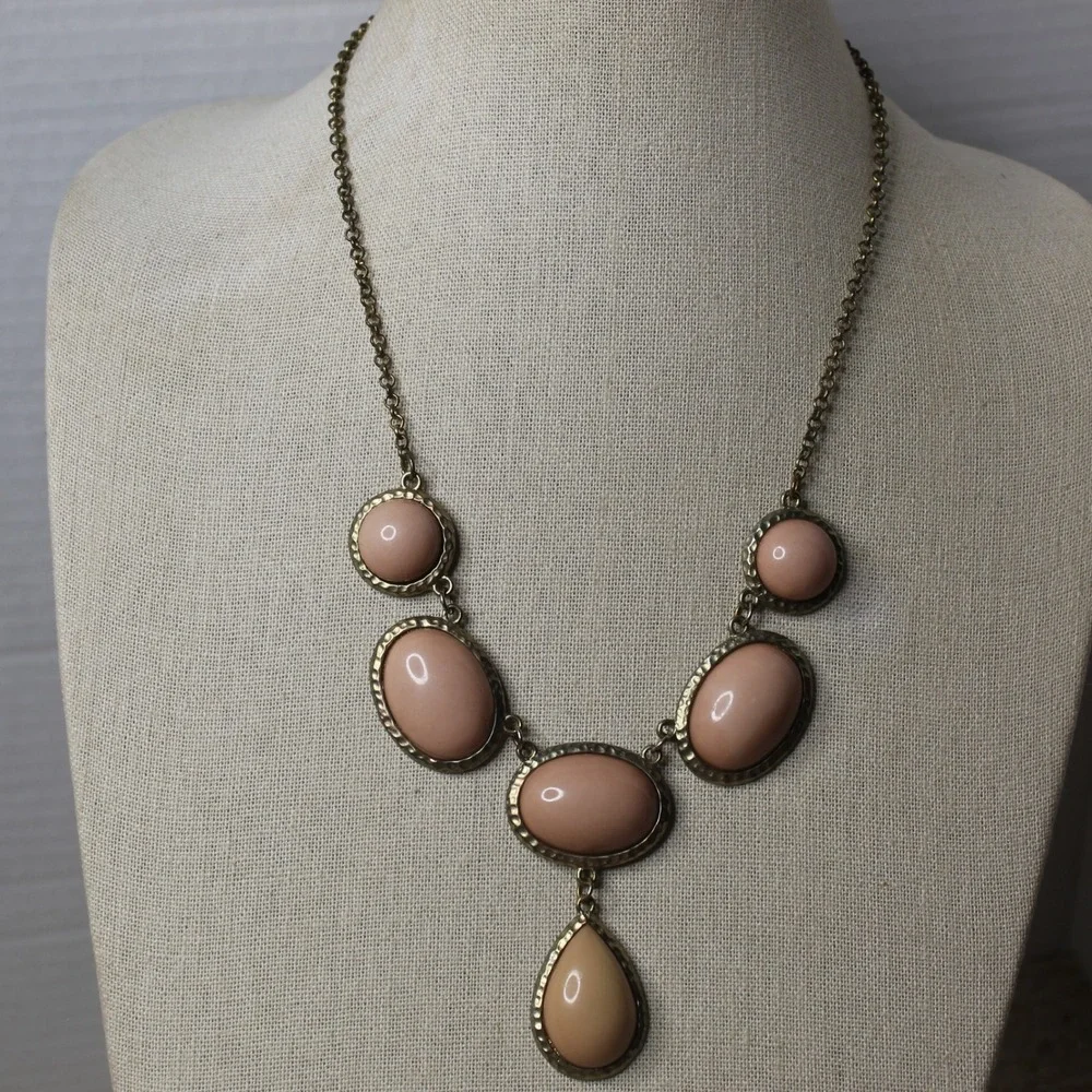 Bib Statement Necklace Peach Pink Resin Oval Teardrop Bronze Tone OS Pink Peach